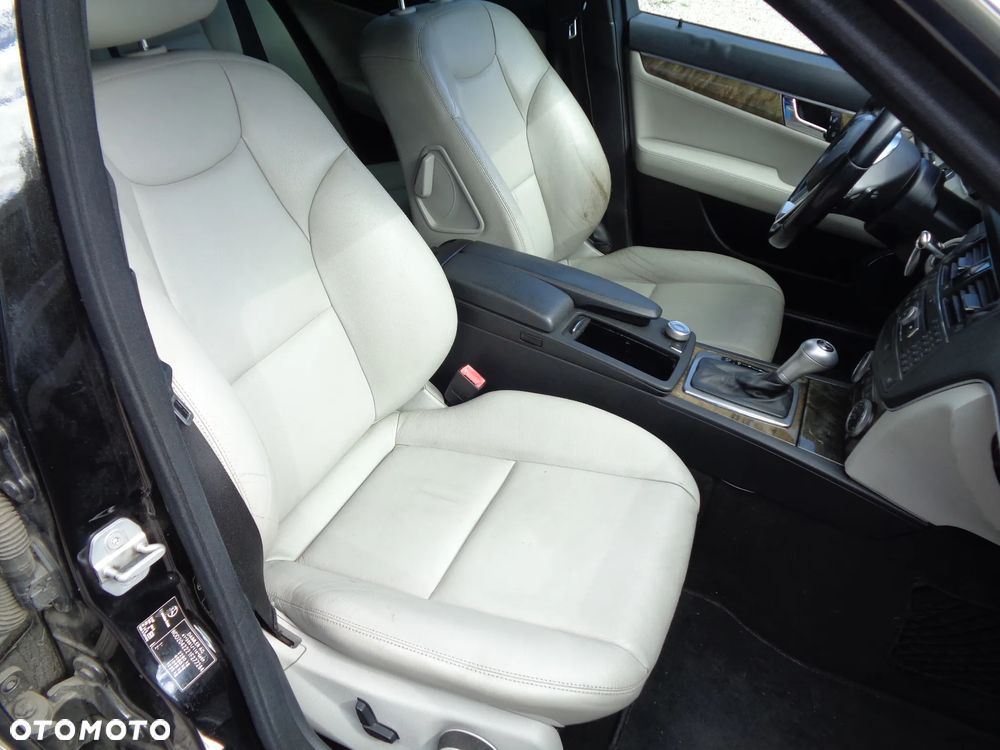 Mercedes-Benz Klasa C 320 CDI Elegance 4-Matic - 15