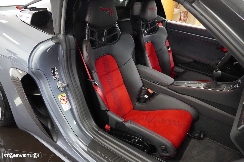 Porsche 718 Spyder RS - 35