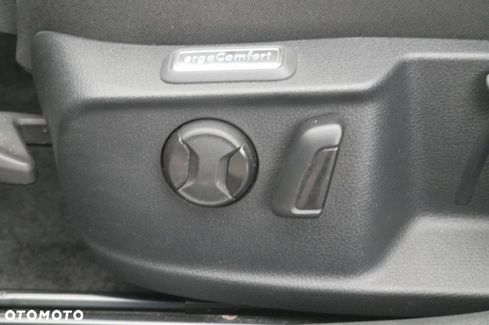 Volkswagen Passat Variant 2.0 TSI Business DSG - 26