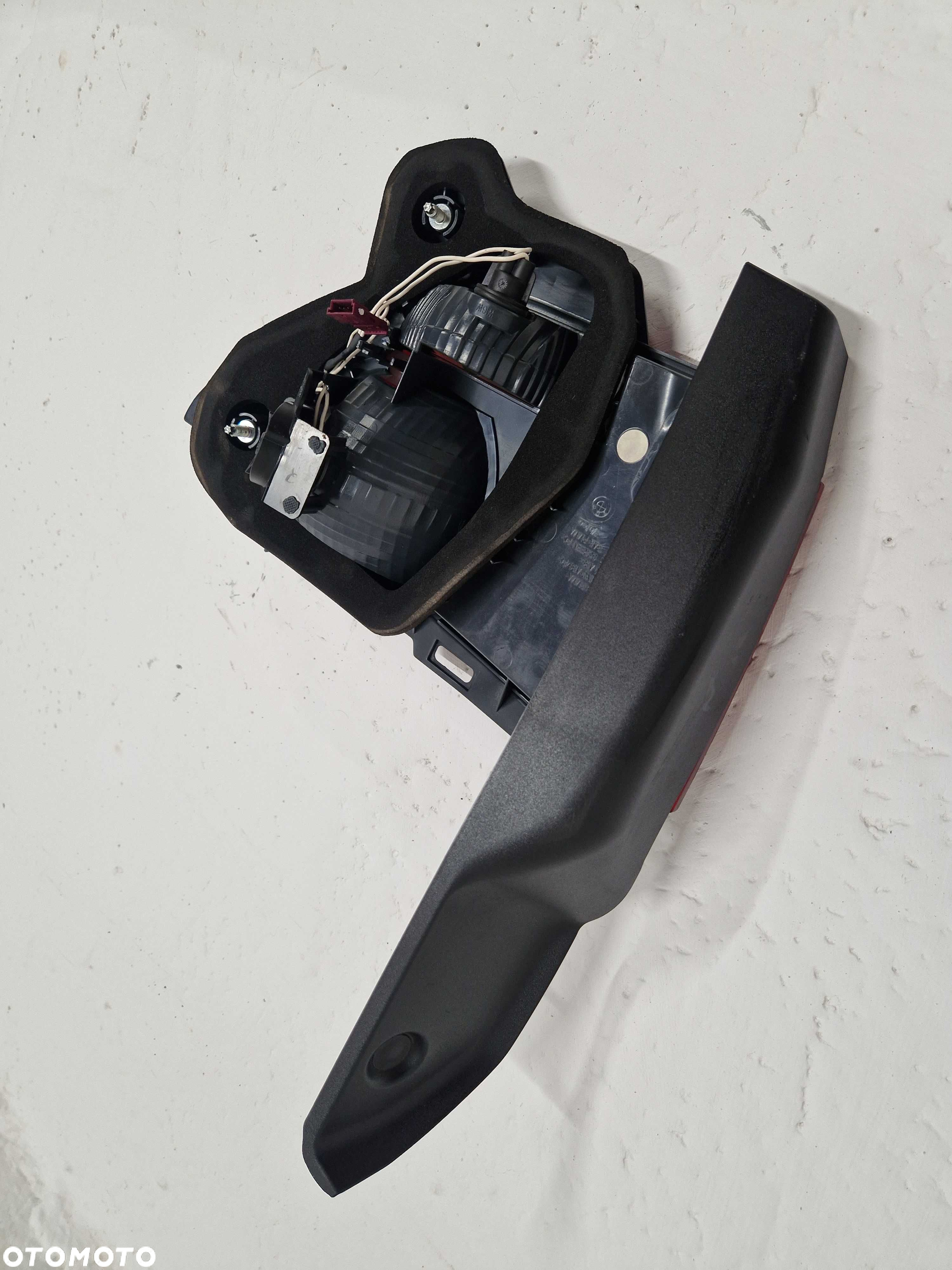 Tylna Tył Prawa Lampa w Klapę Bagażnika LED BMW 5 GT F07 Europa - 8