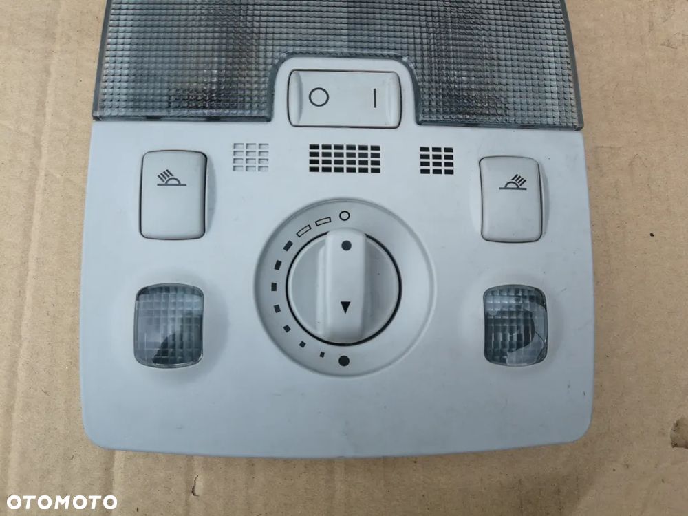 Audi A3 8P lampka oświetleni Kabiny szyberdach - 3