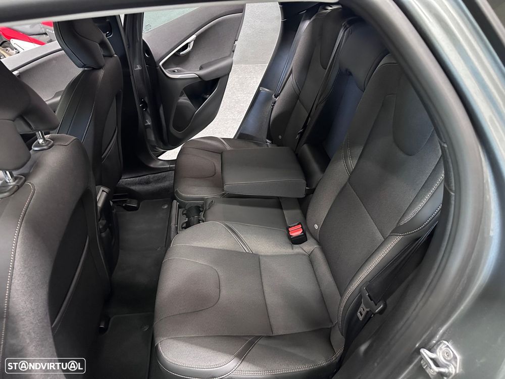 Volvo V40 Cross Country 2.0 D3 Plus - 11