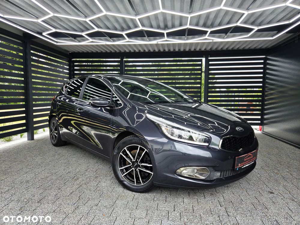 Kia Ceed 1.6 GDI Dream Team Edition - 4