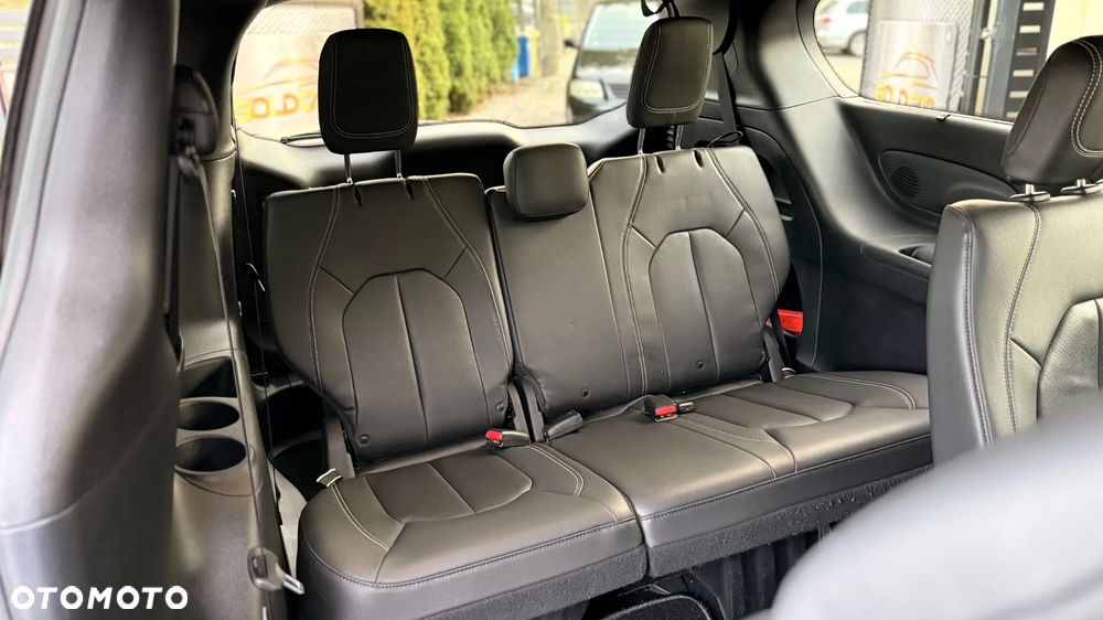 Chrysler Pacifica - 24