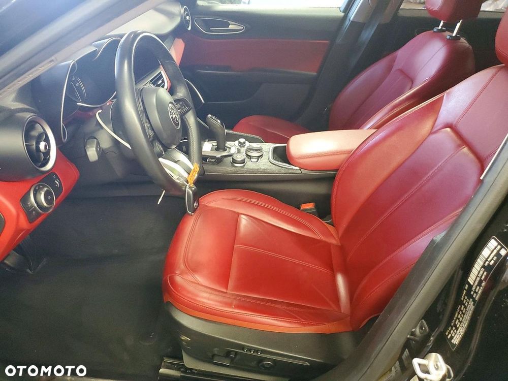 Alfa Romeo Giulia 2.0 Turbo 16V AT8-Q4 Ti - 8