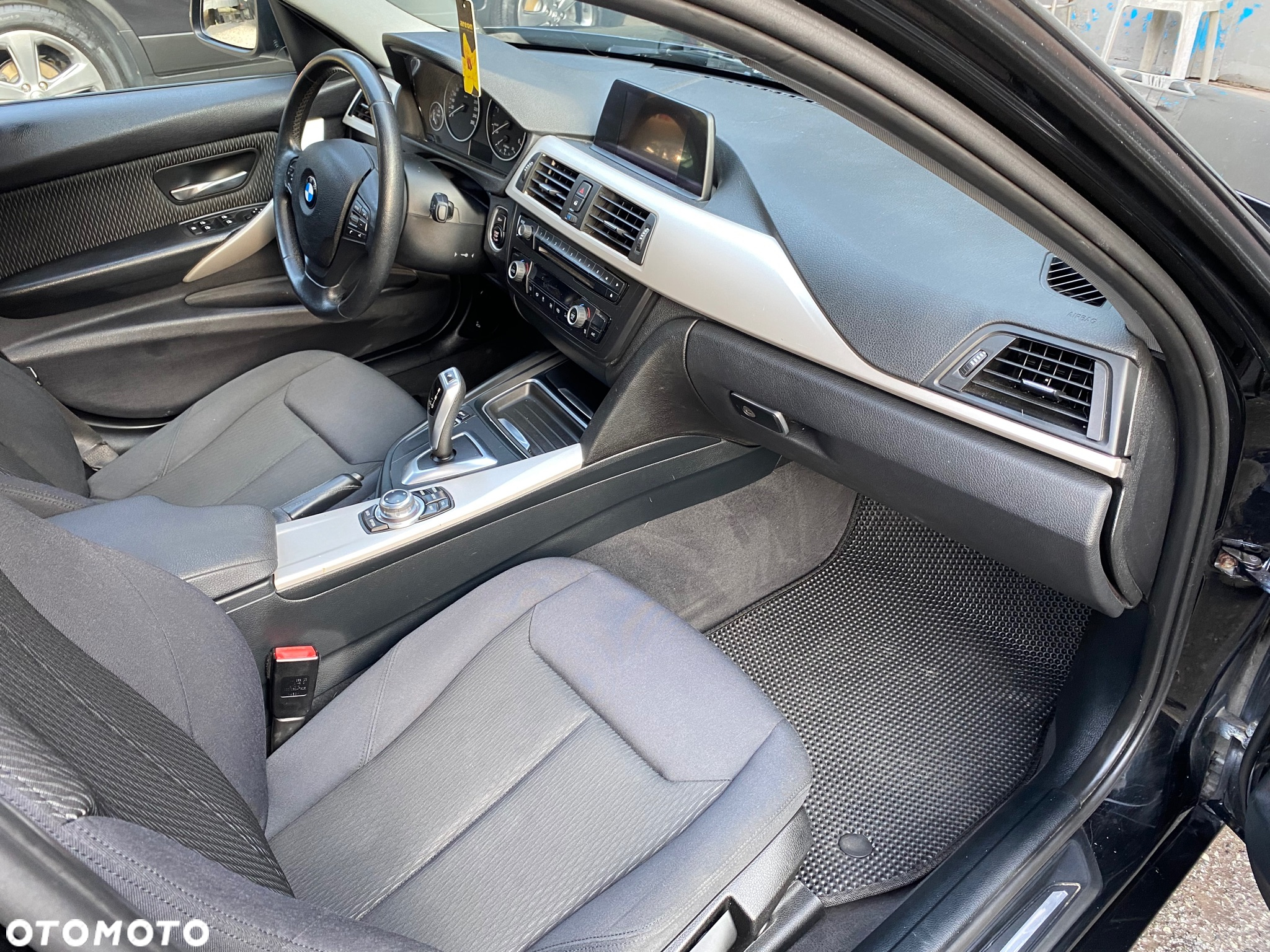 BMW Seria 3 318d Touring Modern Line - 25