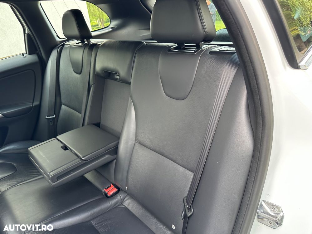 Volvo XC 60 - 30