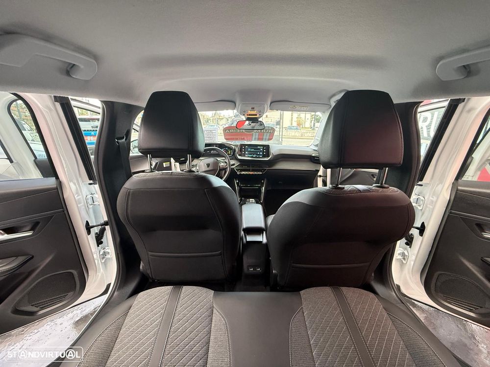 Peugeot e-208 - 21