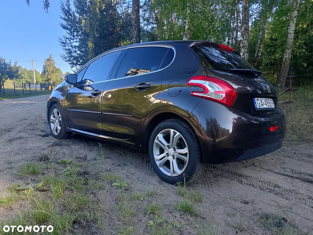 Peugeot 208 - 10