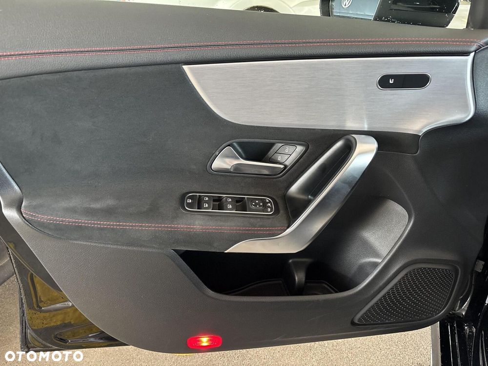 Mercedes-Benz CLA - 16