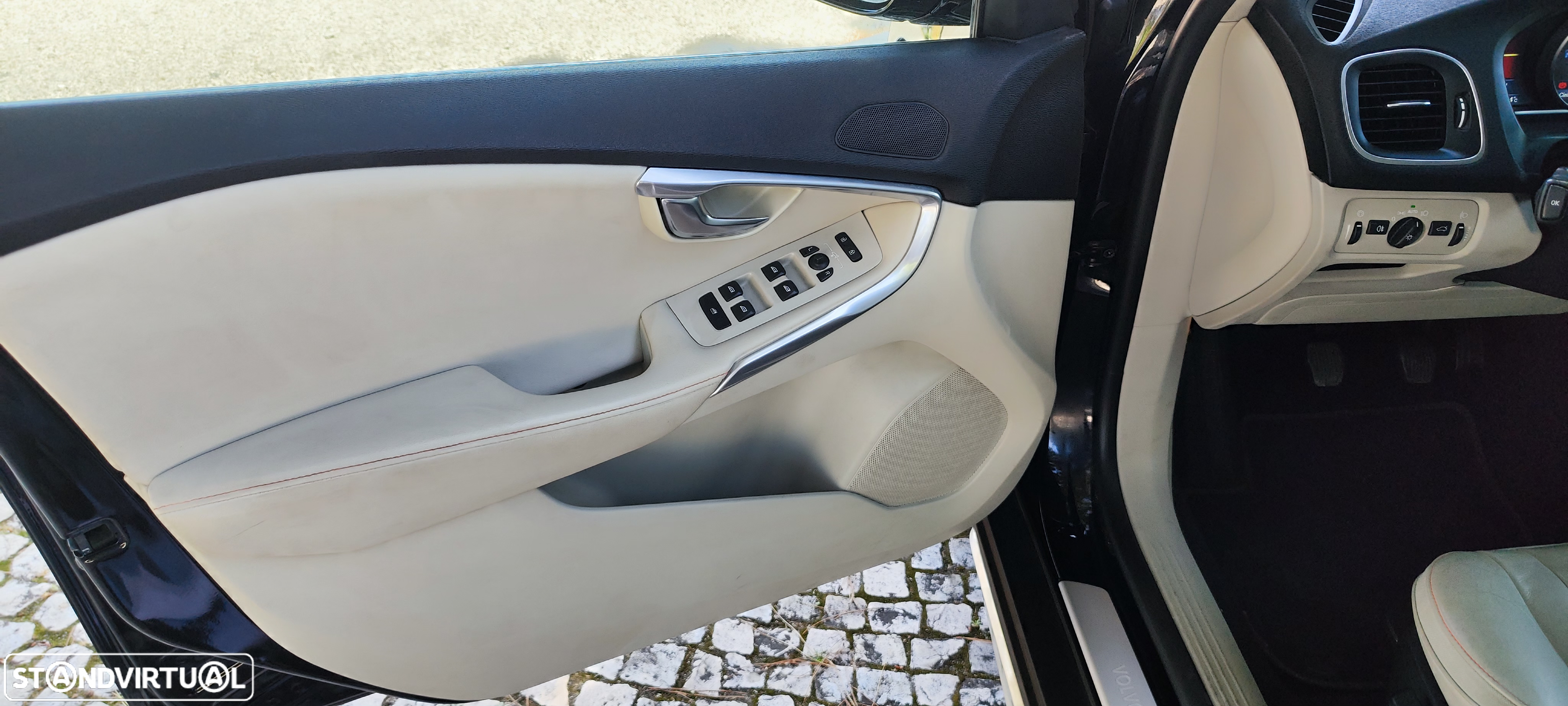Volvo V40 Cross Country 2.0 D2 VOR - 18