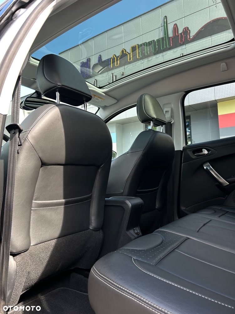 Peugeot 2008 1.6 e-HDi Allure S&S - 23