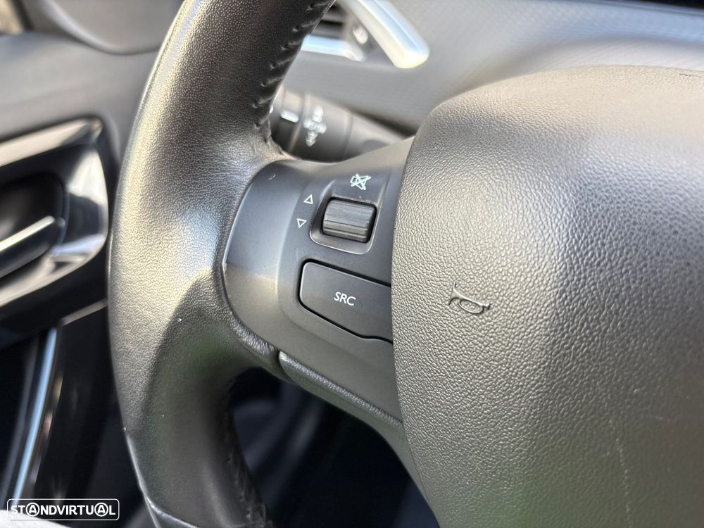 Peugeot 208 1.2 PureTech Style - 12