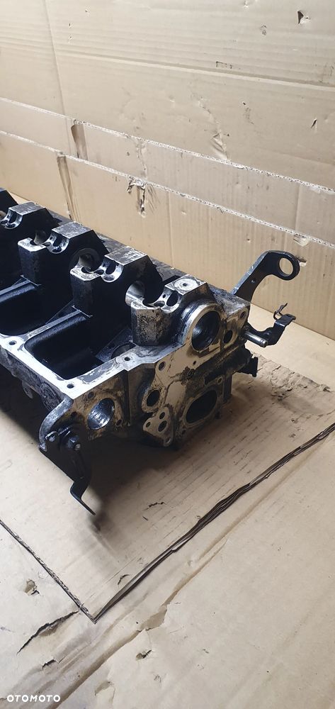 Głowica silnika kompletna VW Passat B6 2.0 TDI 038103373R - 3