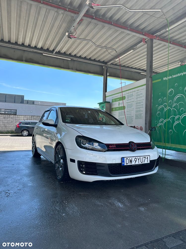 Volkswagen Golf 2.0 TSI GTI - 1