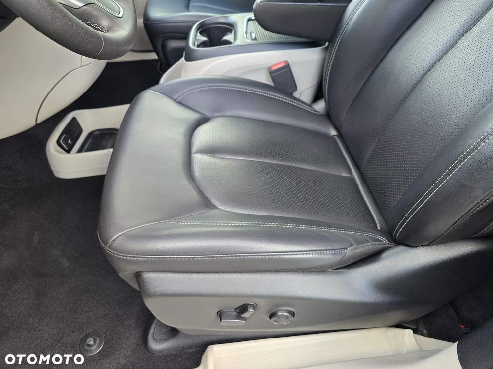 Chrysler Pacifica - 25