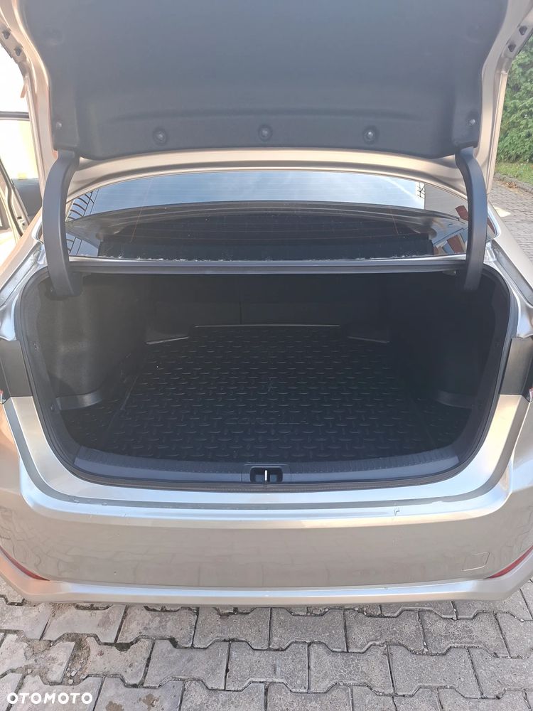 Toyota Corolla - 17