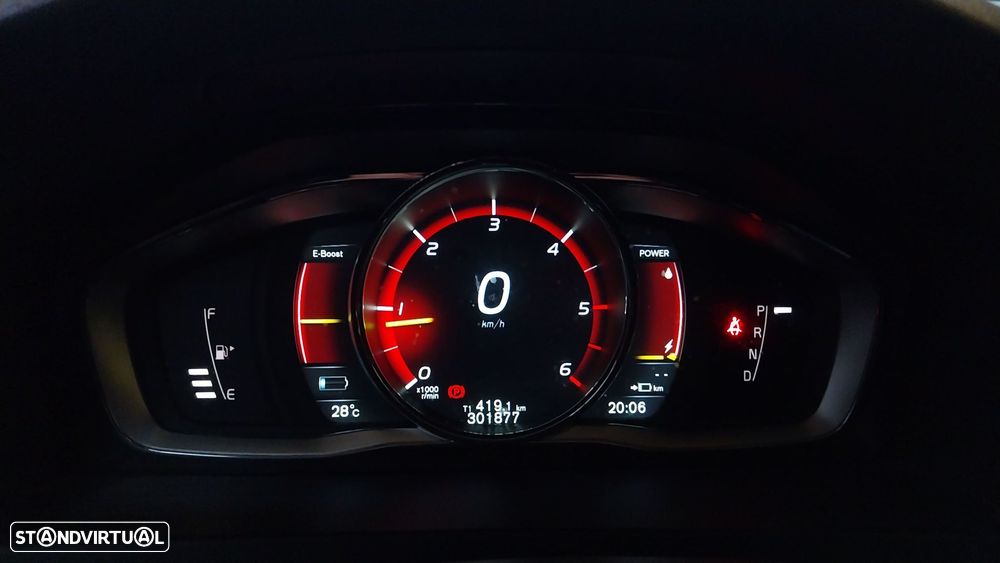 Volvo V60 D6 Plug-In-Hybrid AWD Geartronic Summum - 10