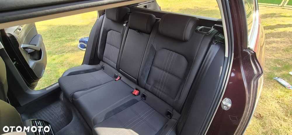 Volkswagen Passat - 33