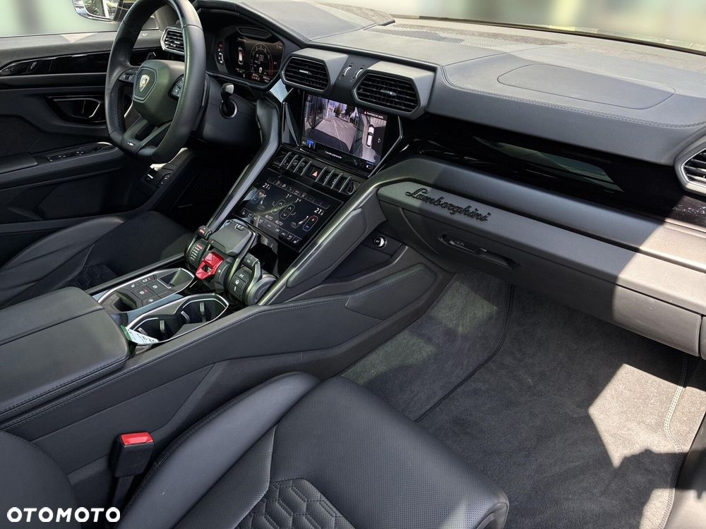 Lamborghini Urus - 17