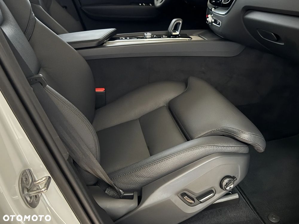 Volvo XC 60 B4 D Geartronic RDesign - 14