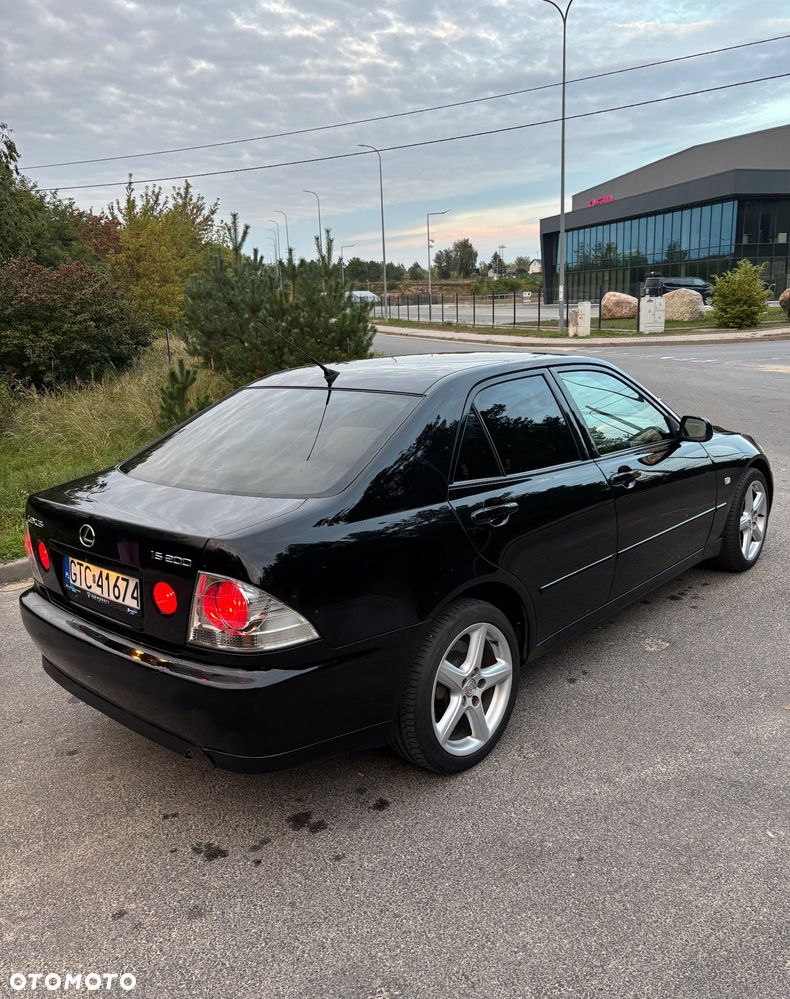 Lexus IS