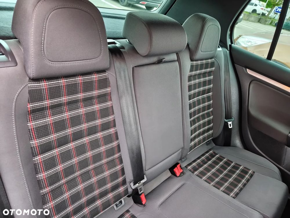 Volkswagen Golf - 18
