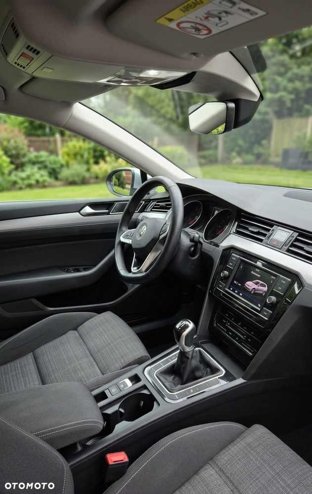 Volkswagen Passat - 4