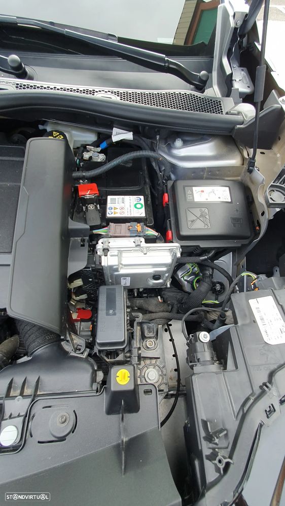 Peugeot 2008 Hybrid 145 e-DSC Allure - 26