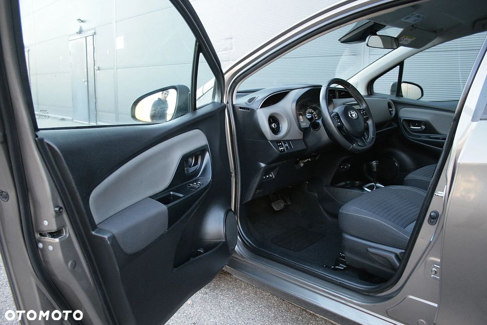 Toyota Yaris - 10