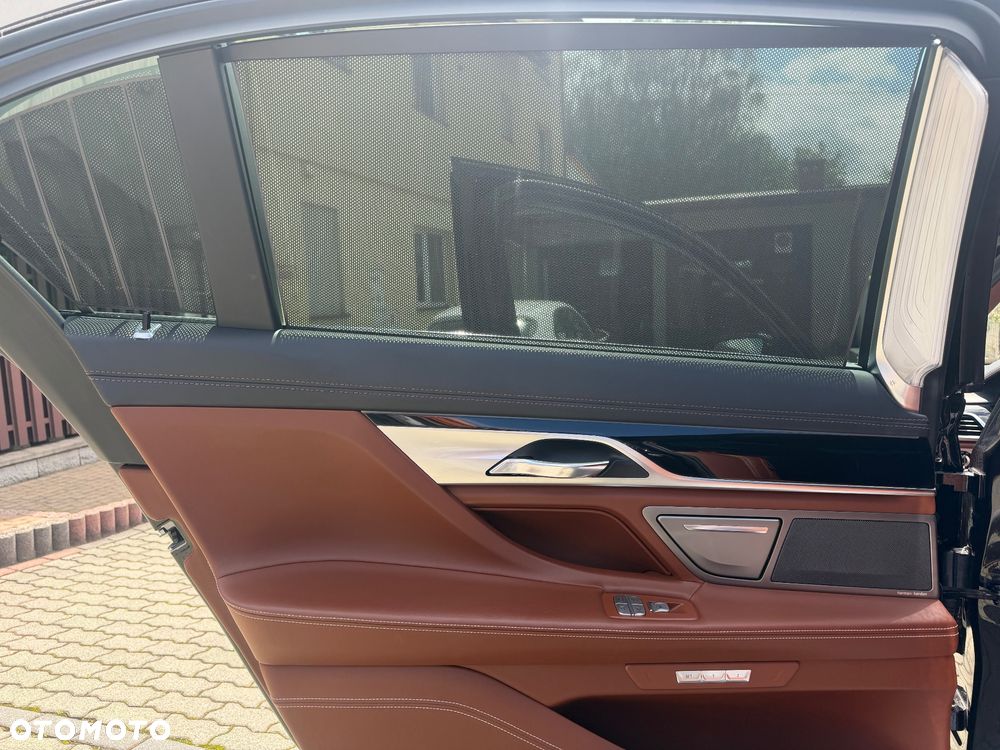BMW Seria 7 750Li xDrive - 24