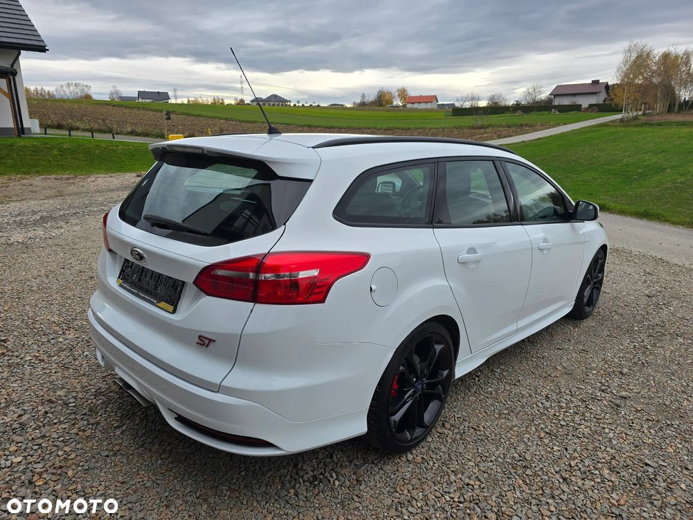 Ford Focus 2.0 EcoBoost ST mit Leder-Exclusiv-Paket - 28