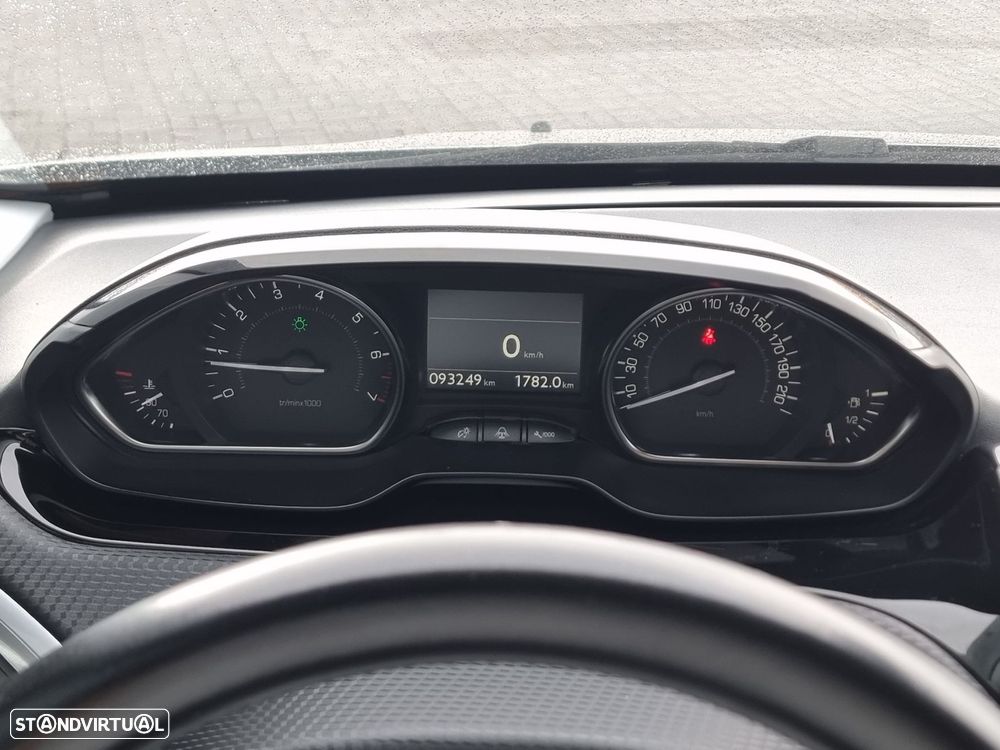 Peugeot 2008 1.2 PureTech Allure - 22