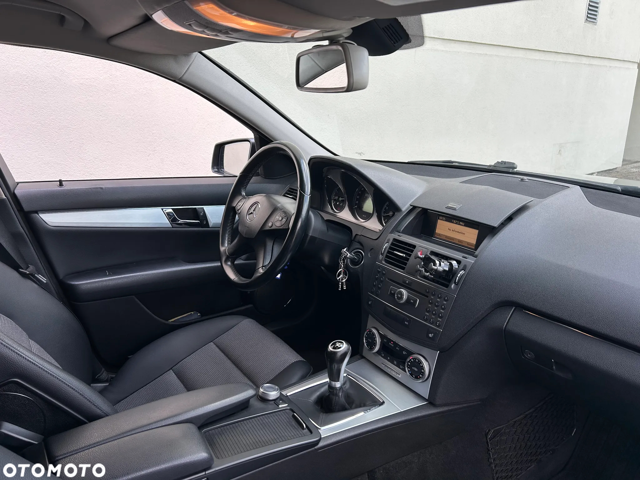 Mercedes-Benz Klasa C 180 CGI BlueEFFICIENCY Avantgarde - 9