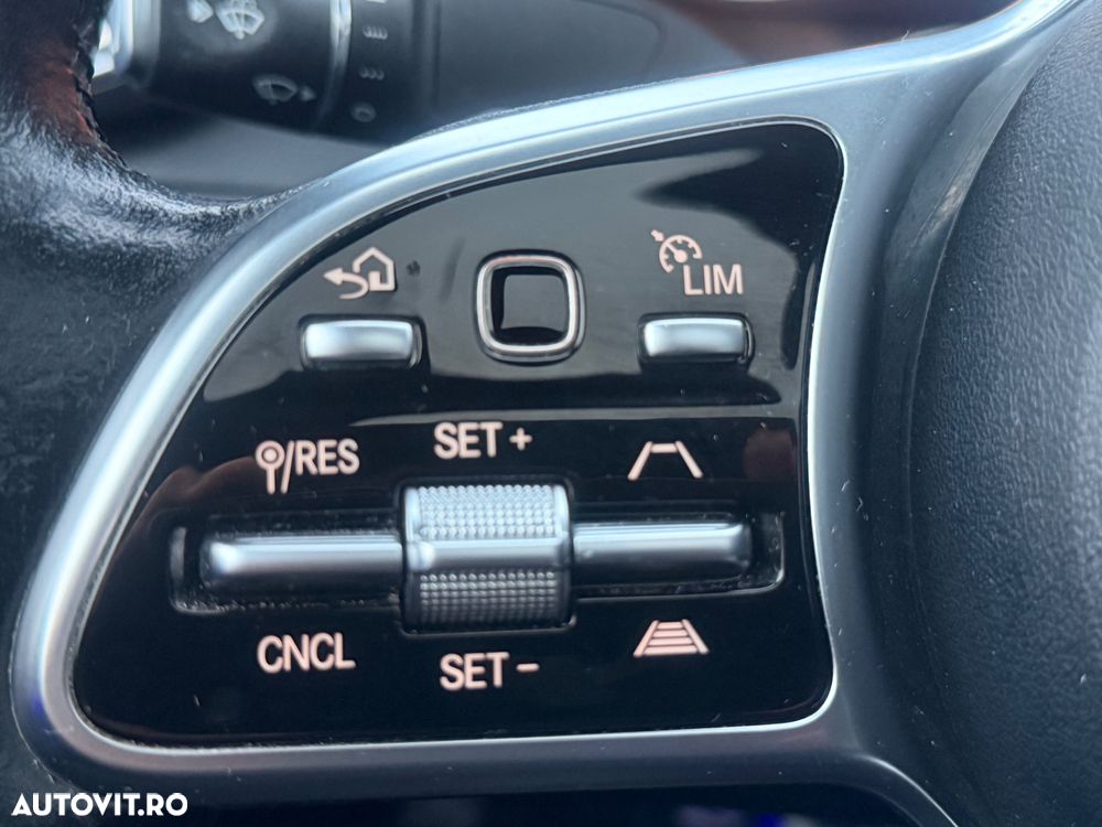 Mercedes-Benz GLC Coupe 300 4MATIC MHEV - 35