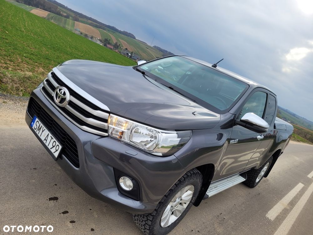 Toyota Hilux - 1