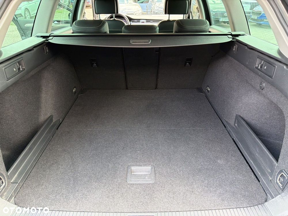 Volkswagen Passat - 14
