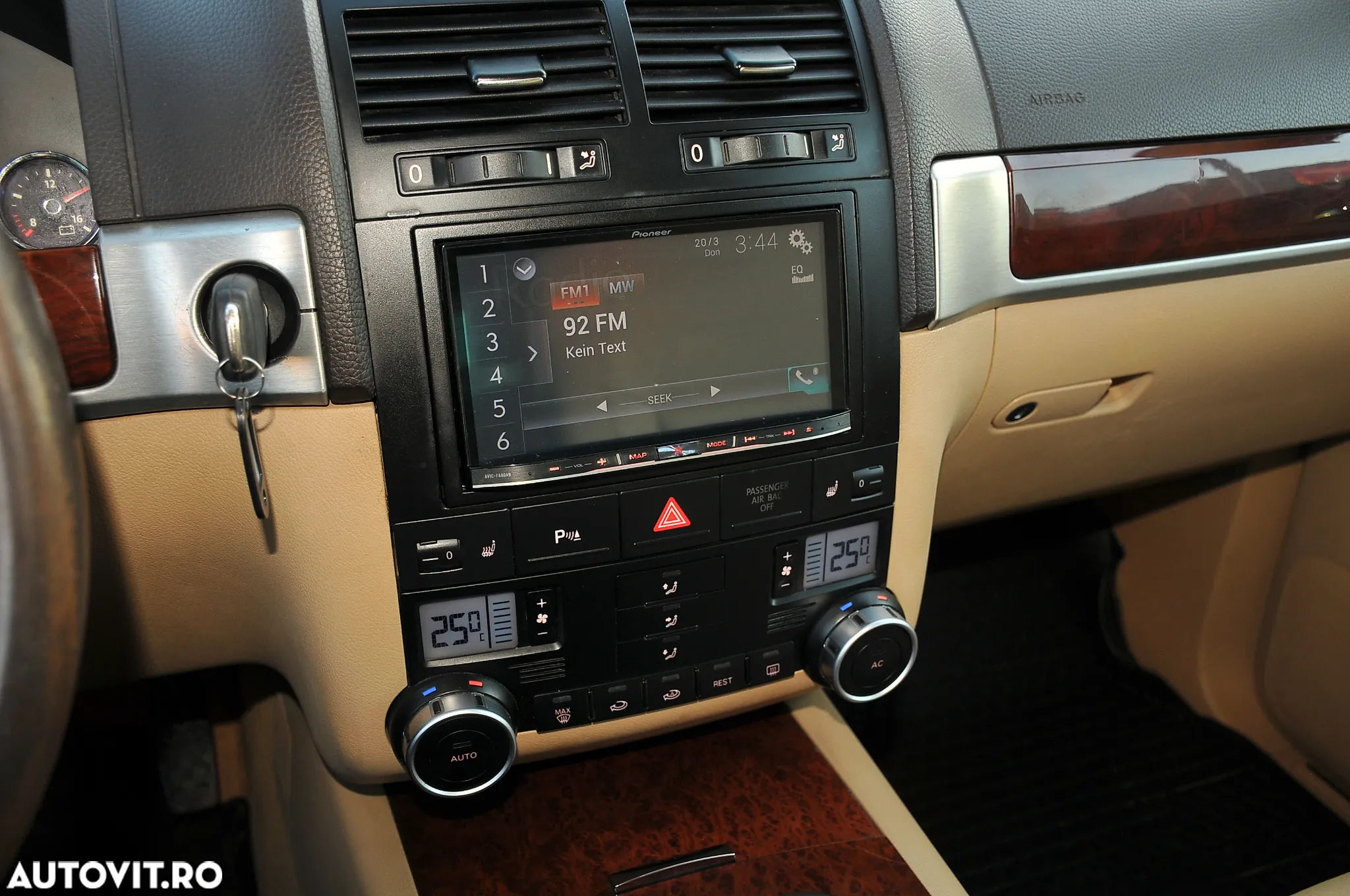 Volkswagen Touareg - 12