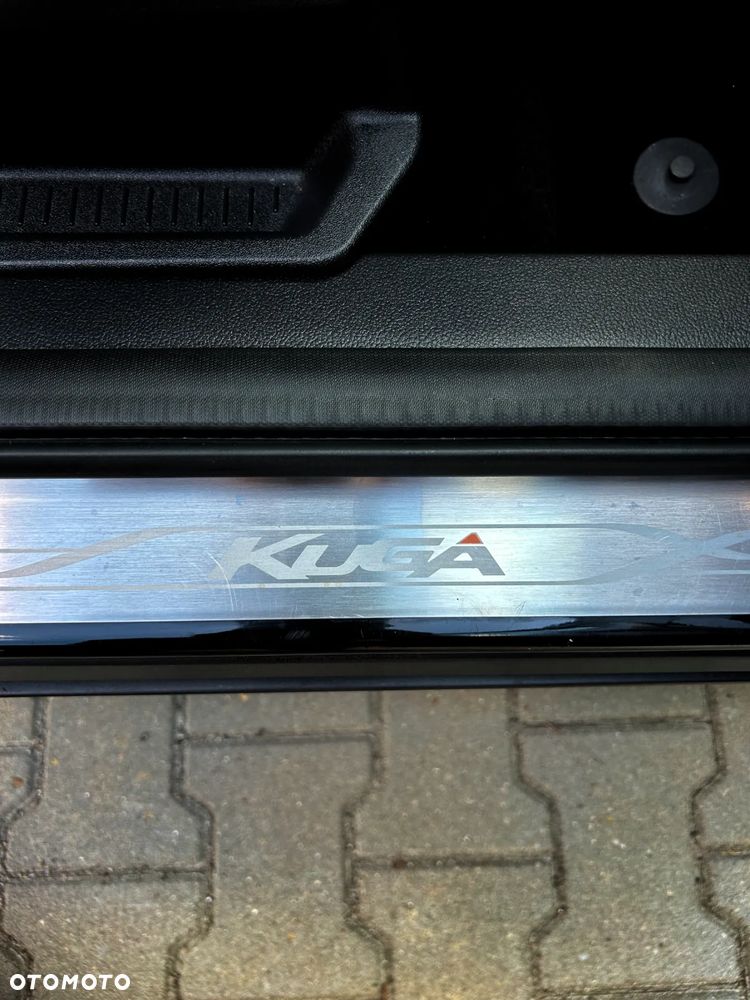 Ford Kuga 1.5 EcoBoost 2x4 Titanium - 40
