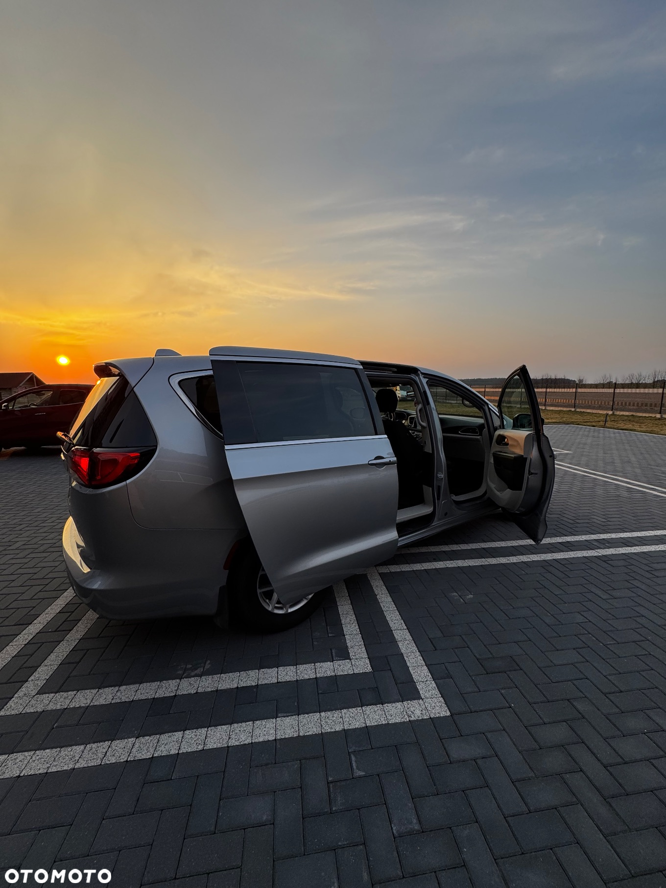 Chrysler Pacifica - 12