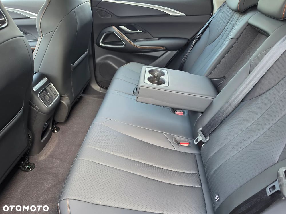 BYD Sealion 5 - 10
