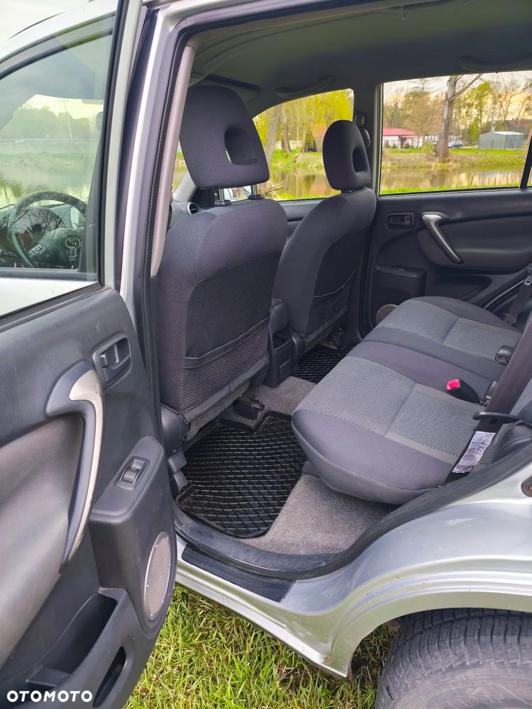 Toyota RAV4 D-4D 4x4 - 10