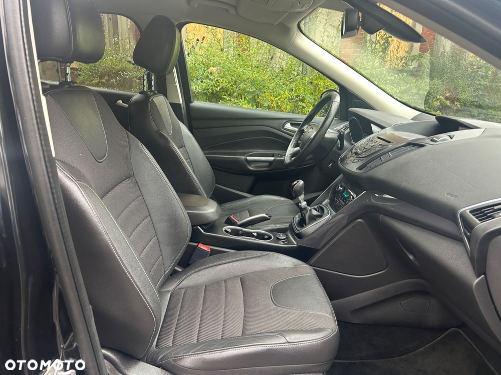 Ford Kuga 2.0 TDCi 2x4 Titanium - 16