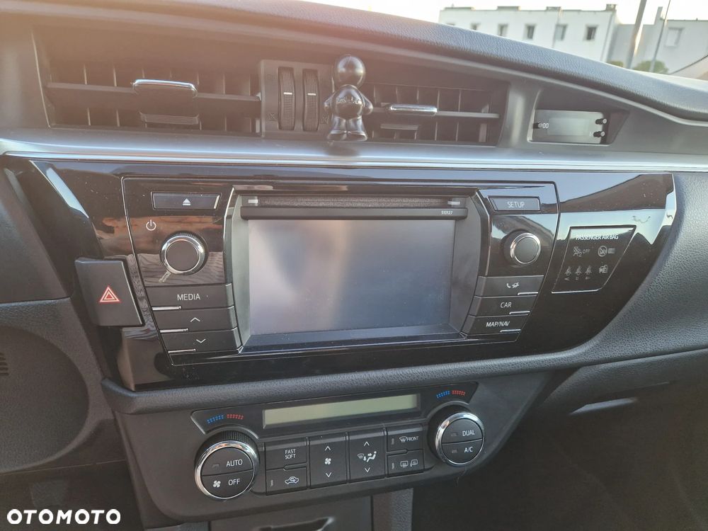 Toyota Corolla 1.6 Premium - 12