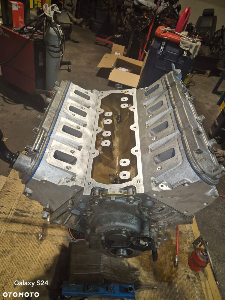 Cadillac Escalade - 25