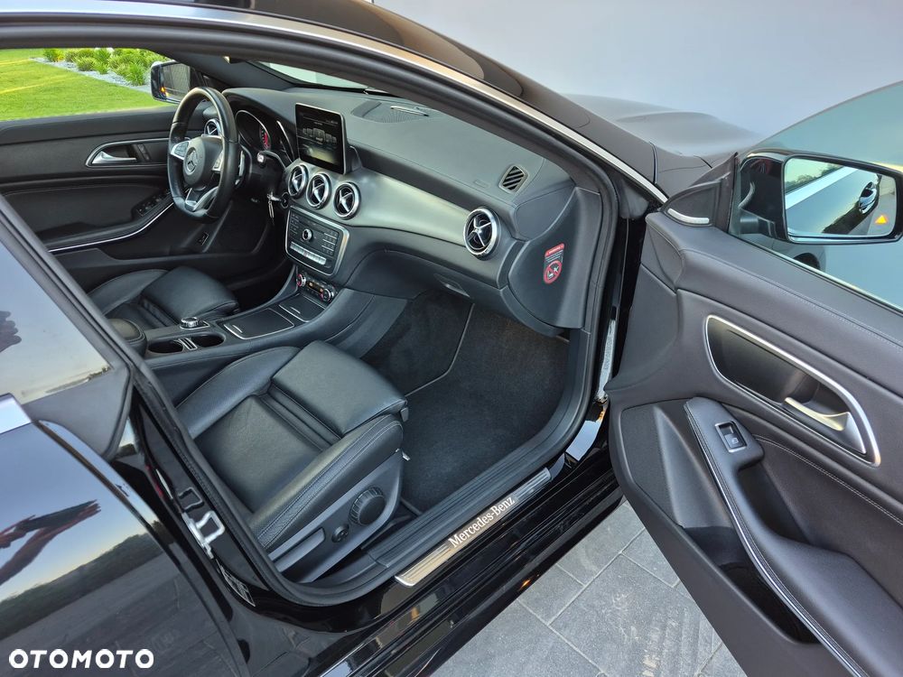 Mercedes-Benz CLA 250 4Matic 7G-DCT - 12