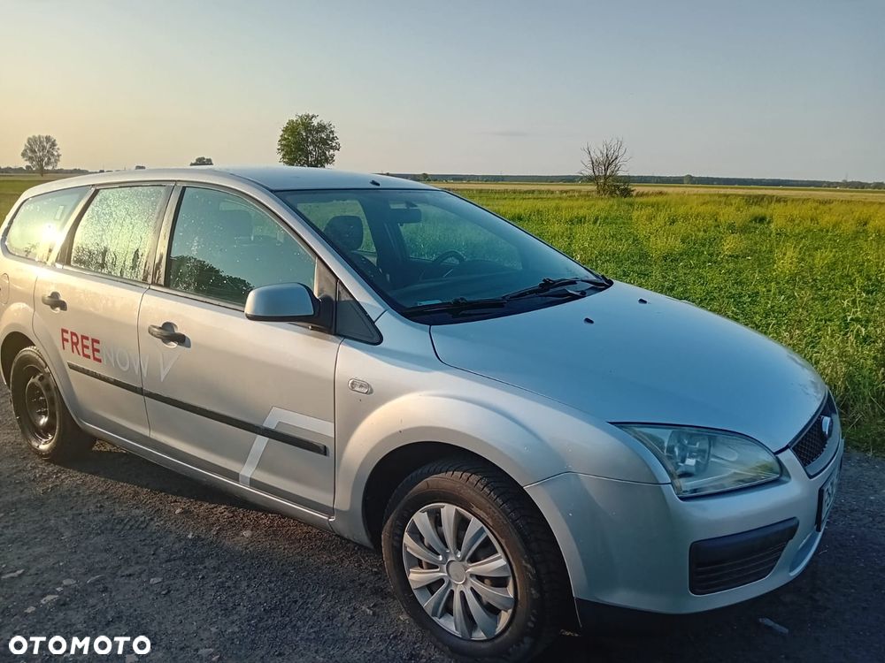 Ford Focus 1.4 Ambiente - 4