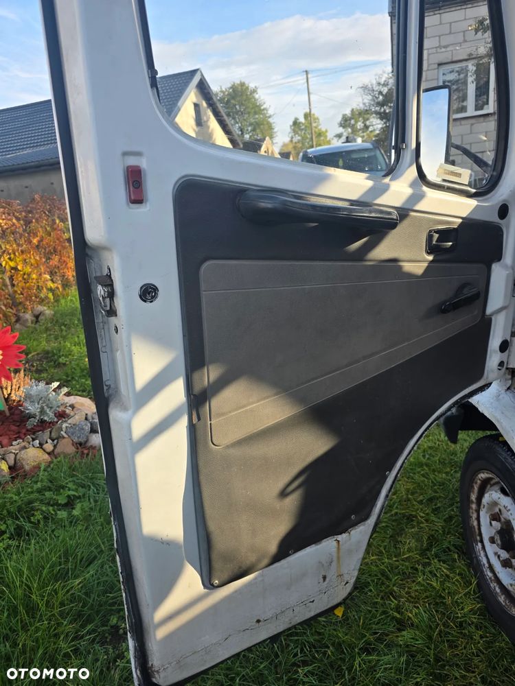 Mercedes-Benz 307D - 12