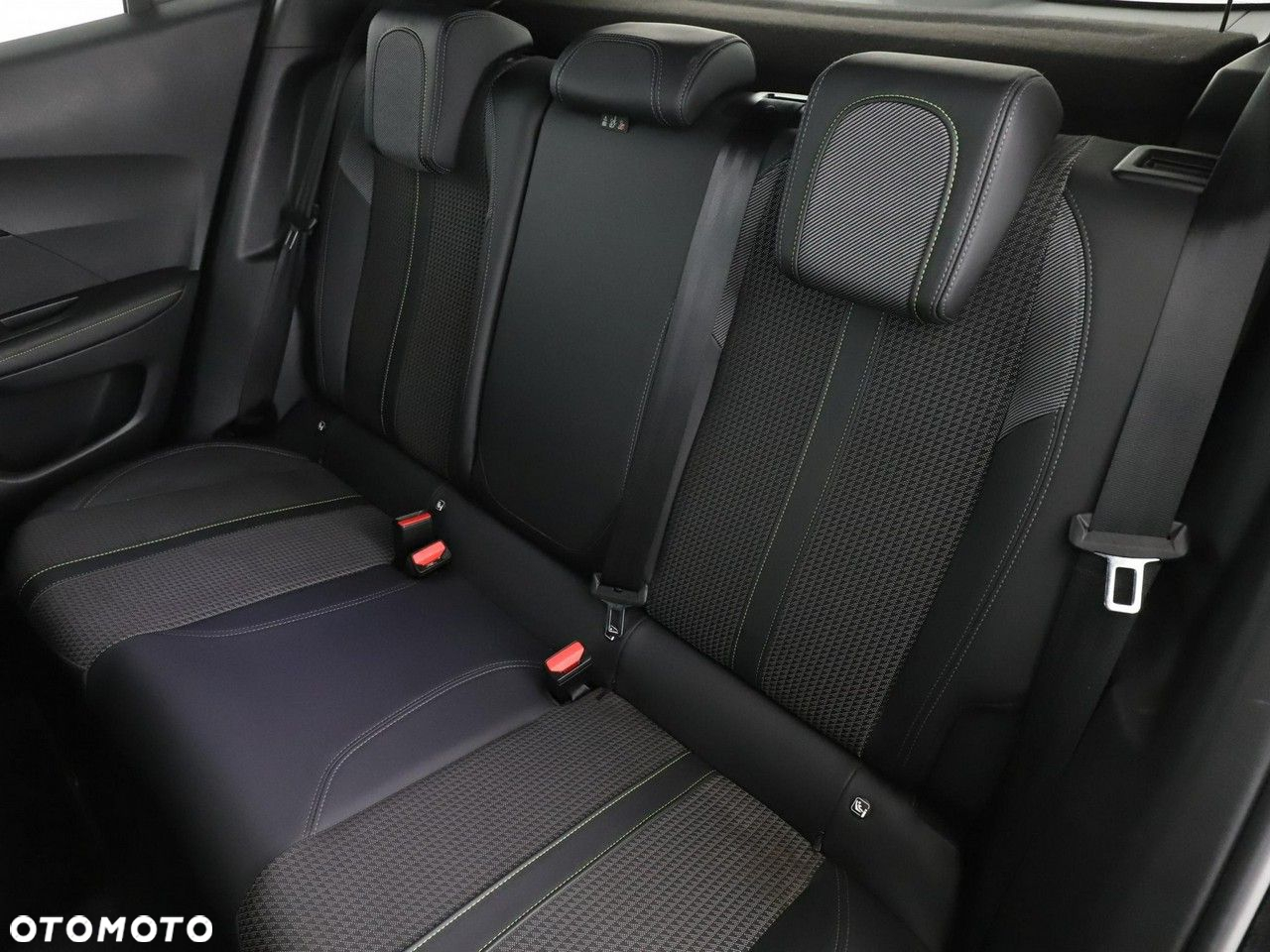 Peugeot 2008 PureTech 130 EAT8 Allure - 17