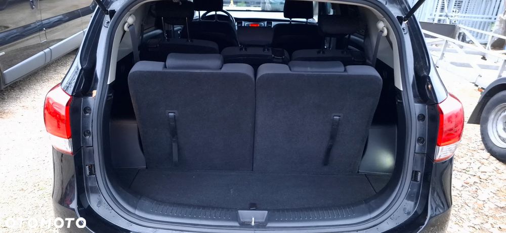 Kia Carens 1.7 CRDi XL 7os - 21